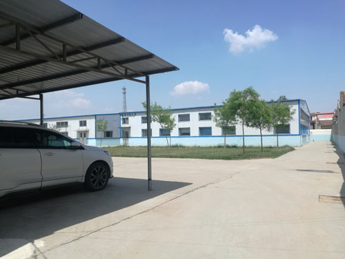 德州健之源地處魯西北平原，毗鄰黃河故道森林公園，生產條件環(huán)境優(yōu)越，擁有現(xiàn)代化的廠房，標準化的生產車間，公司擁有三證：SC食品生產許可證、GMP證、食品出口生產企業(yè)證書，生產過程中采用ISO22000管理體系進行科學管理，并擁有近十年的生產加工經驗，產品口感、湯色、功效等各項指標均能達到客戶滿意，生產采用全自動帶線帶牌袋泡茶包裝機生產線，有全套的粉碎和超微粉碎、分篩、烘干、滅菌、制粒、制袋等設備，科學的生產工藝和嚴格規(guī)范的滅菌殺毒技術。